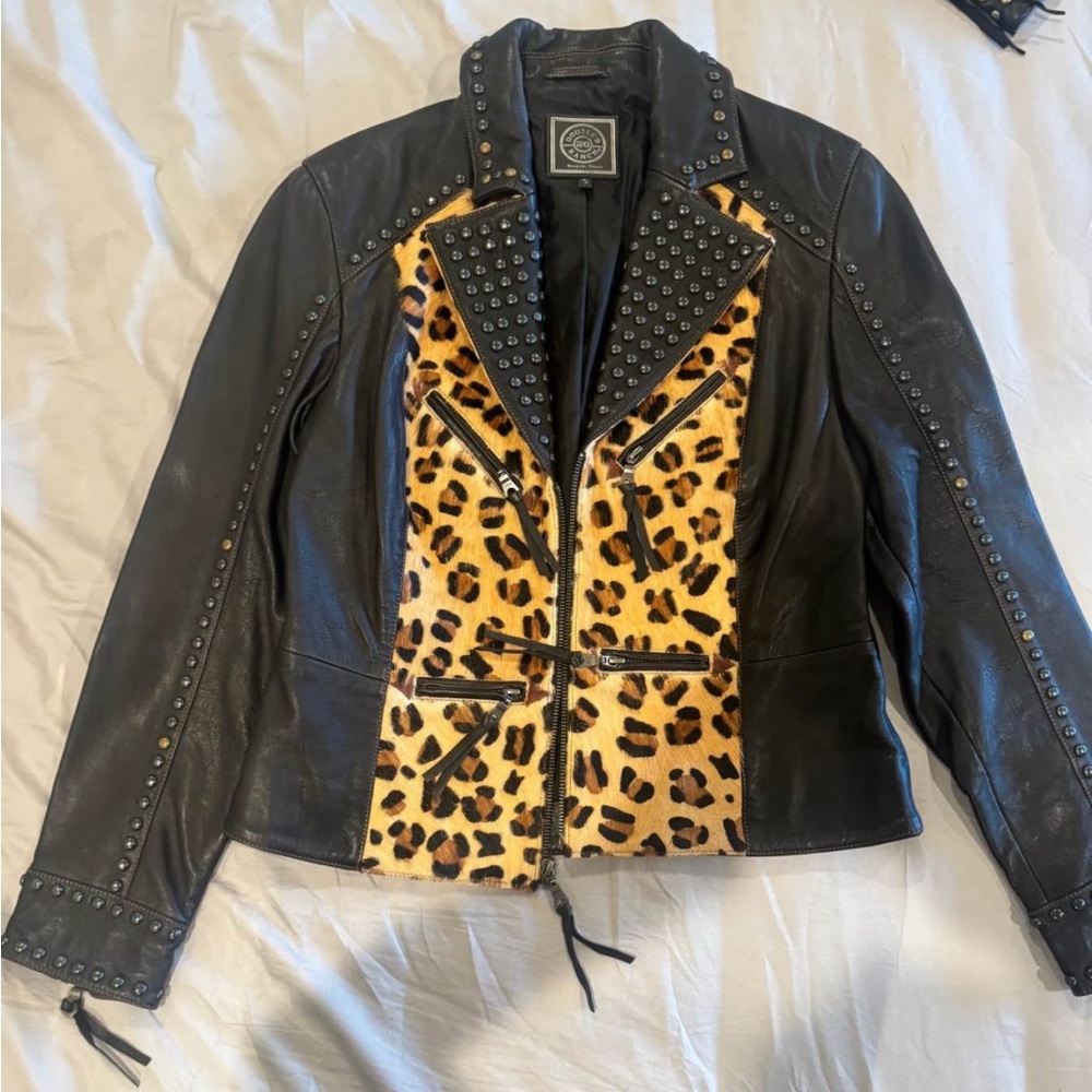 ‼️ ISO ‼️ ISO this Double D Ranch Nilla jacket in a L or XL